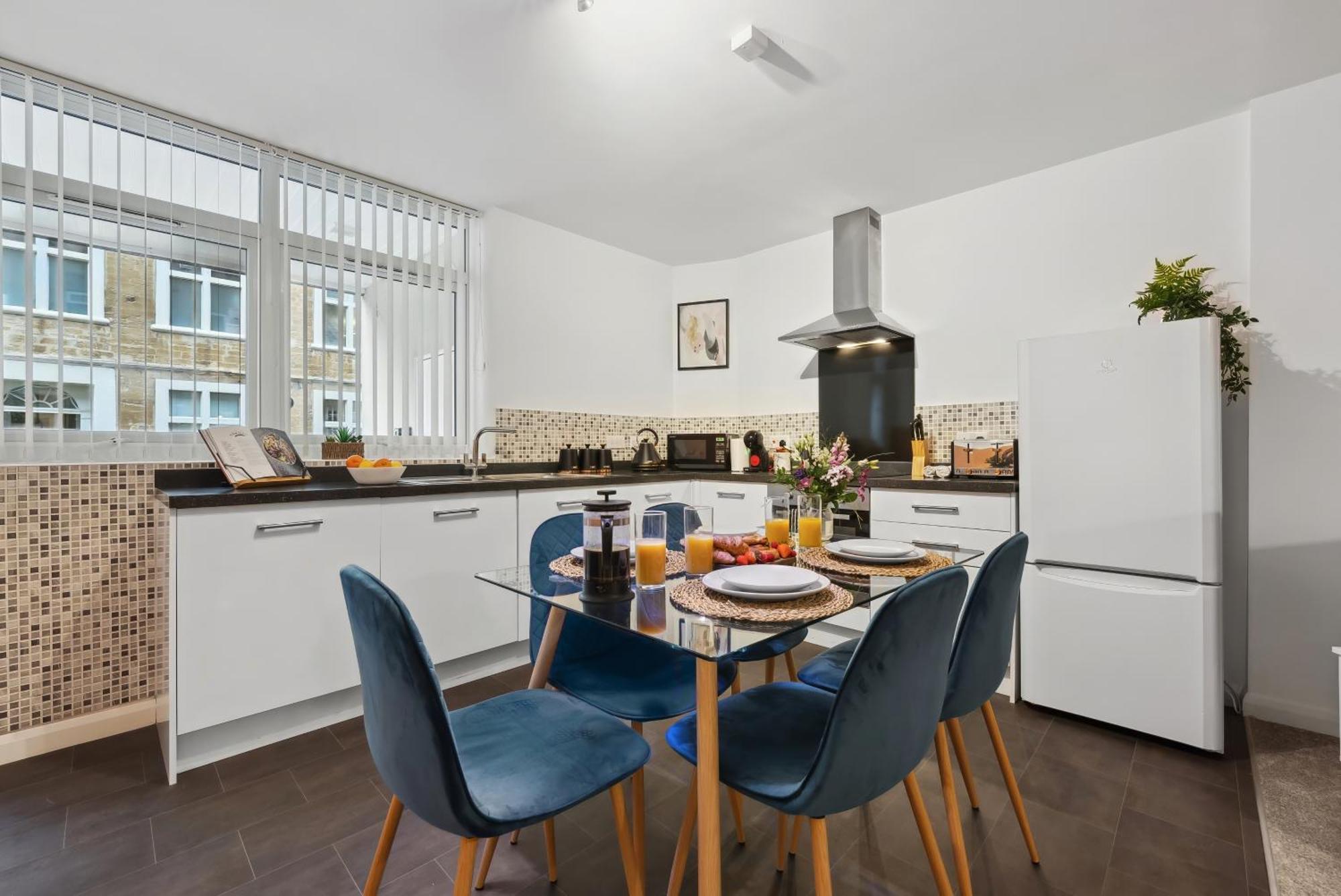 סירנססטר Corinium Lodge - Town Centre Apartment מראה חיצוני תמונה